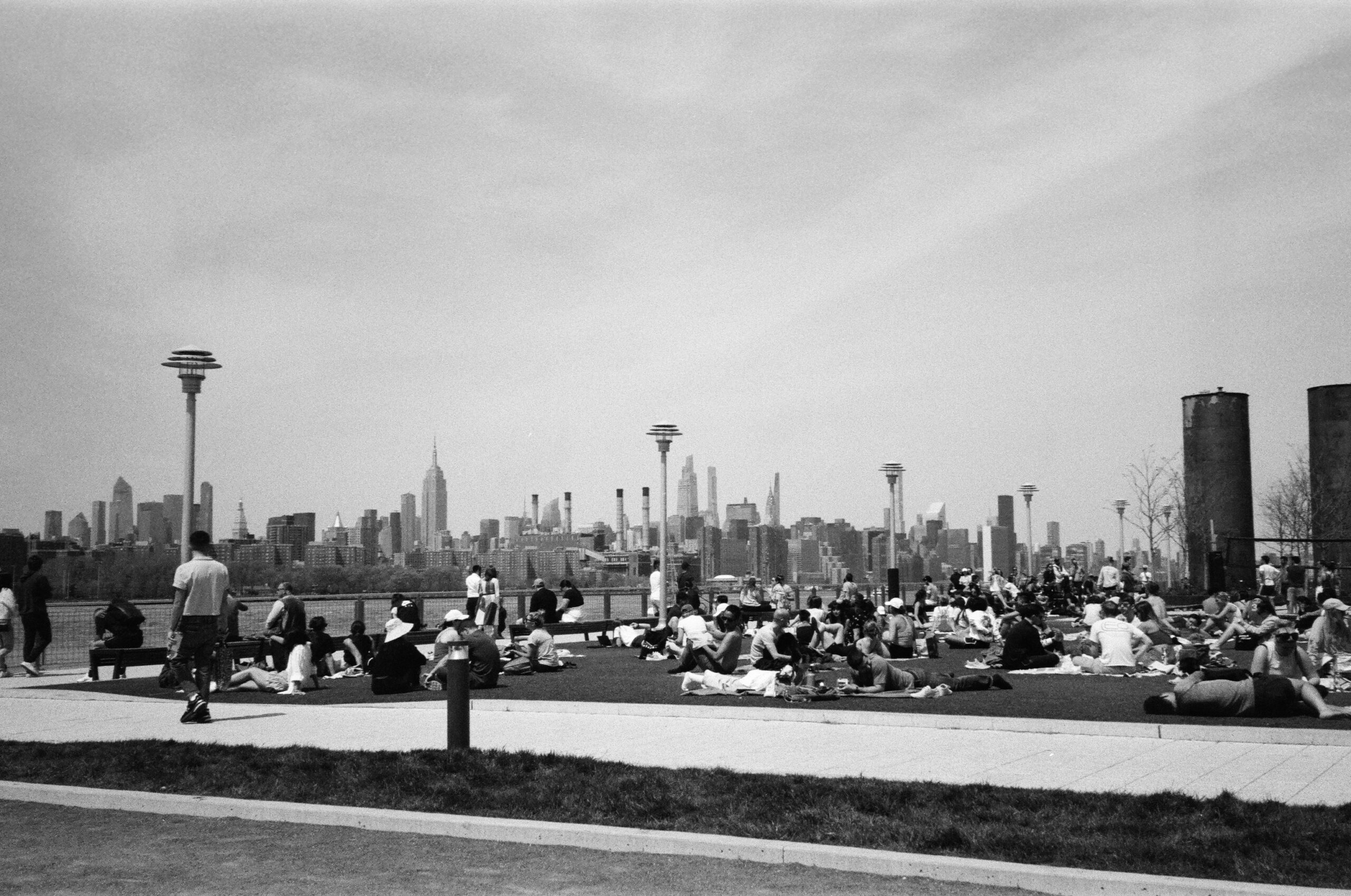 BLACK AND WHITE PHOTOGRAPH OF NEW YORK